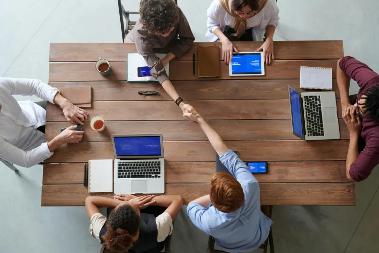 Duomenų ir informacijos ryšys.